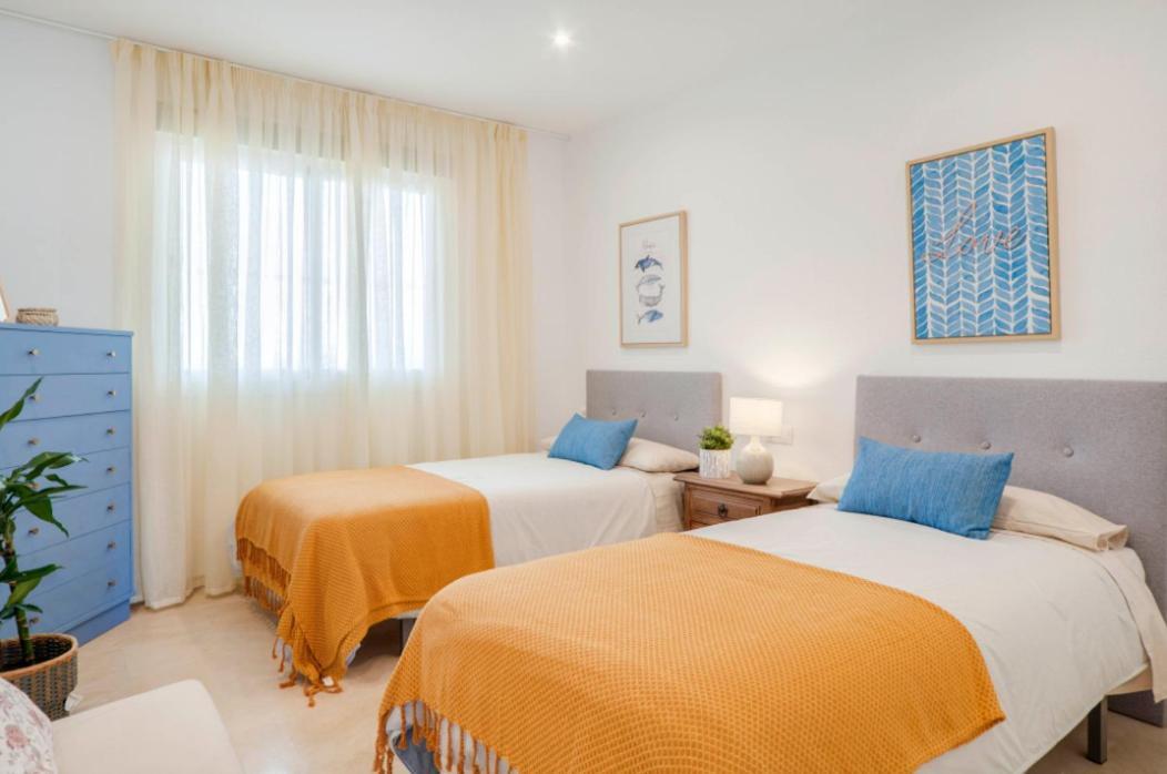 Апартаменти Family Aguamarina Front The Sea Free Parking Фуенхірола Екстер'єр фото